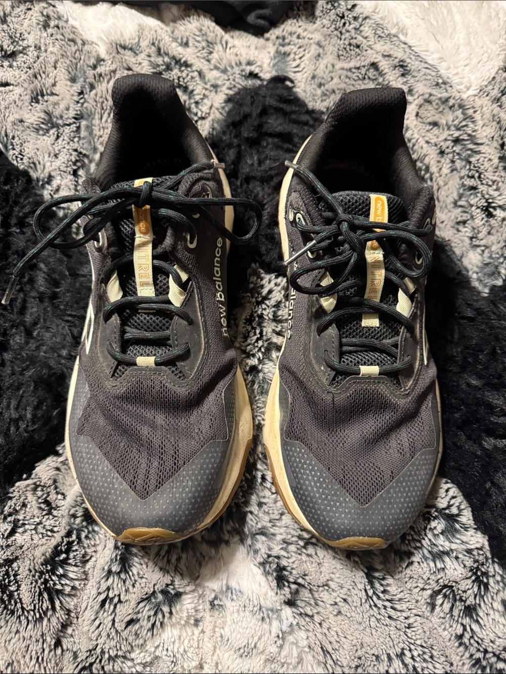 New Balance Men's Black and Tan Athletic Running Sneakers